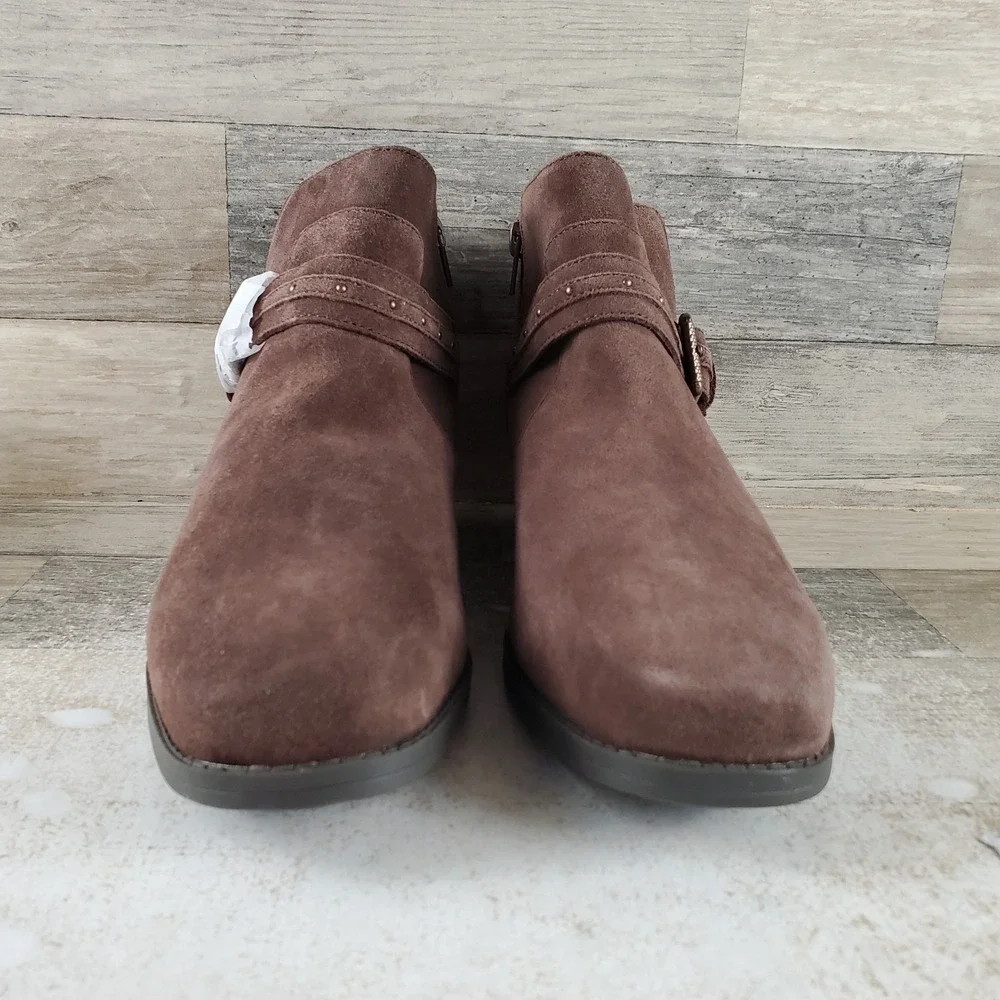 Clarks Danyelle Wish Womens Ankle Boots Sz 10 W Brown Suede Studded Buckle Strap